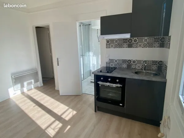 Vend Studio Bagnolet-Mairie des Lilas refait à neuf loué locataire stable 6,5%