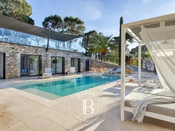 LOCATION SAISONNIÈRE - SAINTE-MAXIME - VILLA CONTEMPORAINE - 5 CHAMBRES