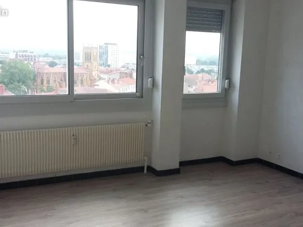 F2 centre Roanne Le GAMBETTA dernier étage