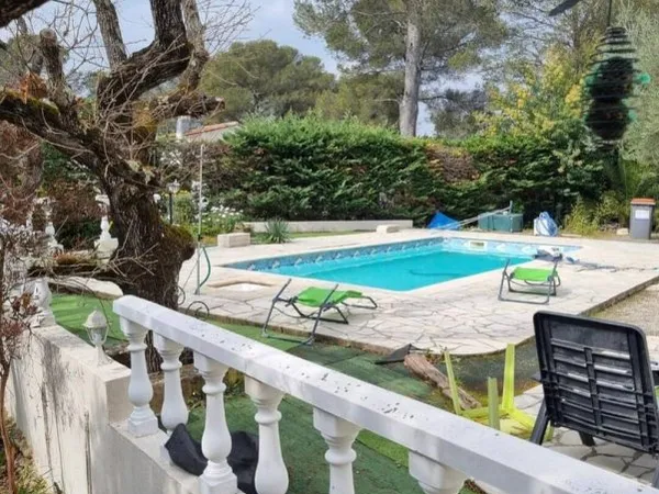 Maison 13 pièces 337 m²