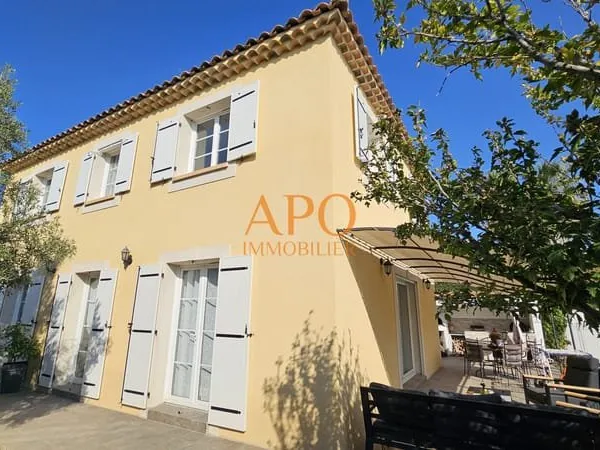 Villa familiale 196 m2 T6 + T2 à Marignane quartier résident