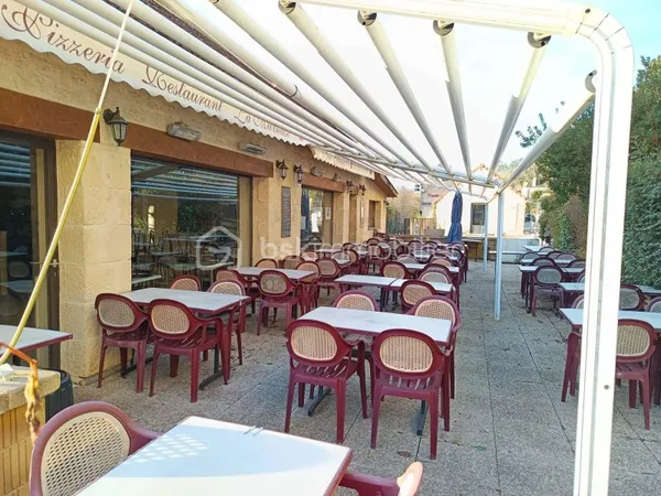 Local commercial 5 pièces 162 m²