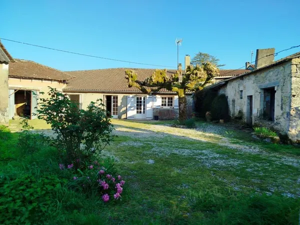 Maison de village de 136 m2 avec dépendances sur une parcell