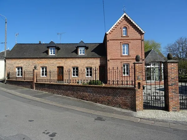 Maison de caractère de 226 m2 sh avec jardin et garage à SIGNY LE PETIT