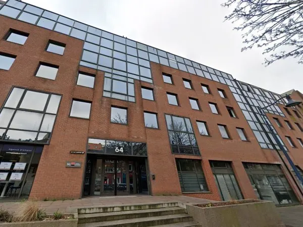 Local professionnel 120 m²