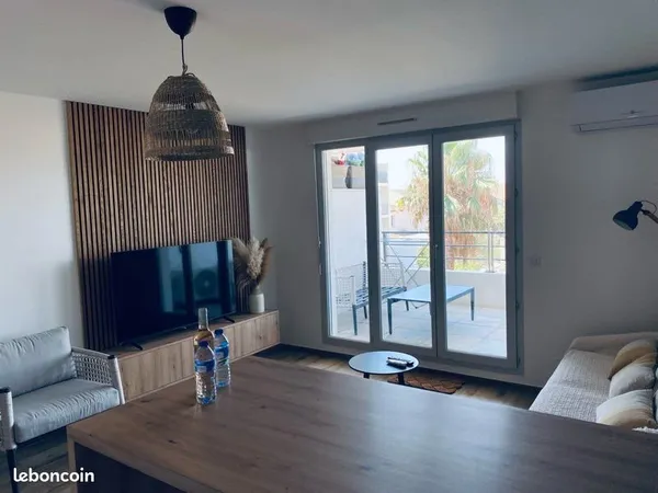 T2 avec terrasse à 90 m de la plage + grand parking privé 🌴☀️