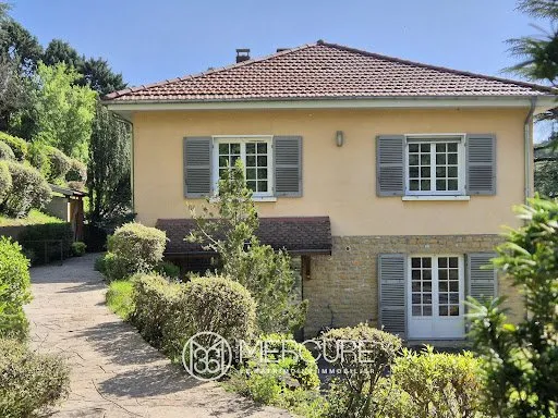 Maison 9 pièces 252 m²