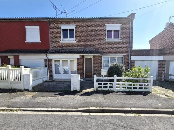 Maison semi-individuelle 4 chambres, jardin, garage