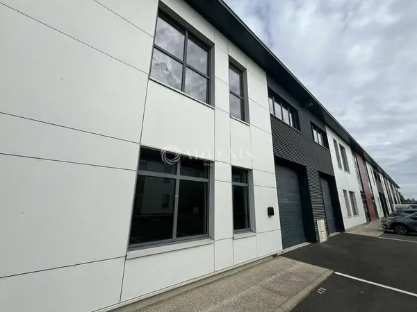 Local d'activité 755 m²