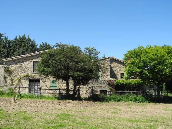 MAISON EN PIERRE DE 181 M2 AVEC GÎTE SUR UN TERRAIN CONSTR