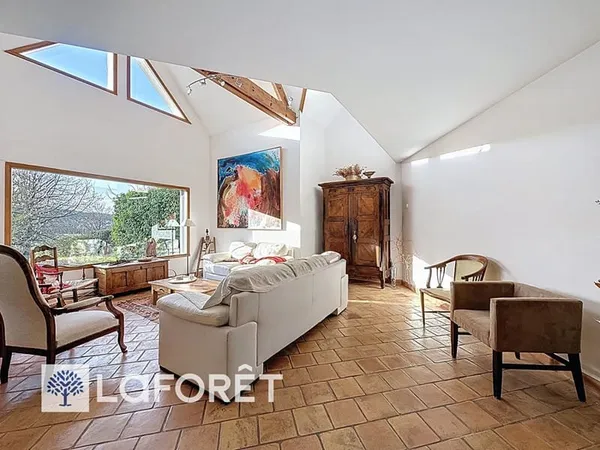 Chambourcy - Élégante propriété familiale de 275 m² sur près de 4 000 m² de terrain avec vue vallée 