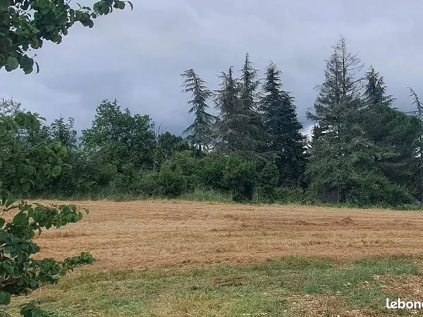 Terrain à bâtir viabilisé sur Sauzet