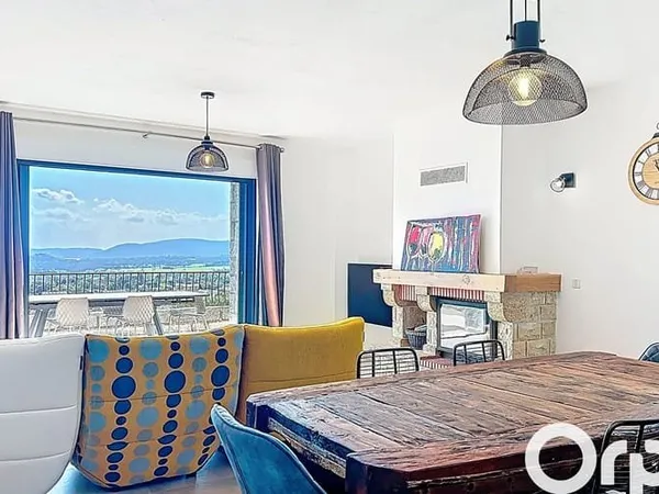 Maison 10 pièces 263 m²