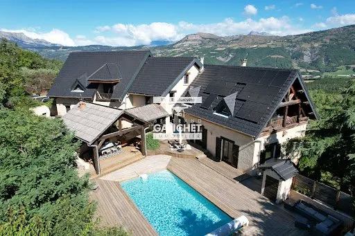 Propriété 8 pièces 330 m²