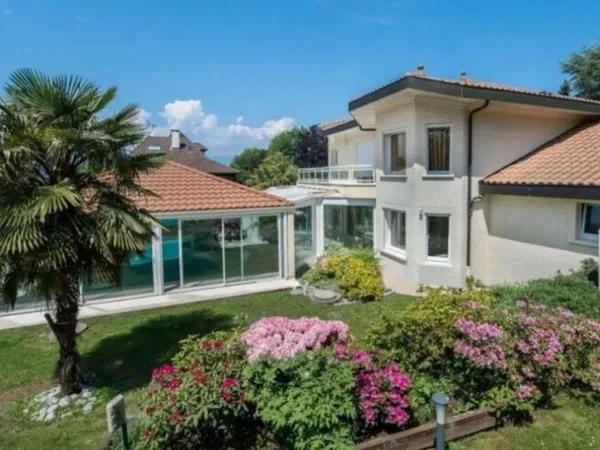 Villa 8 pièces 330 m²