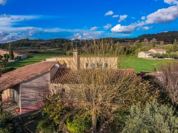 Maison à vendre à CAIRANNE, quatre chambres + un bureau, grand jardin