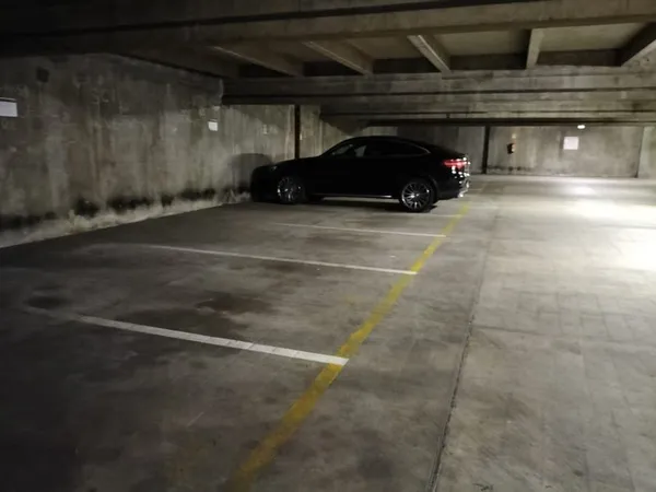 EMPLACEMENT DE PARKING LOUE PROCHE CENTRE VILLE