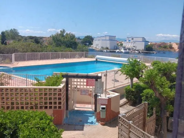 Appartement T2+ loggia dans résidence avec piscine et gardine