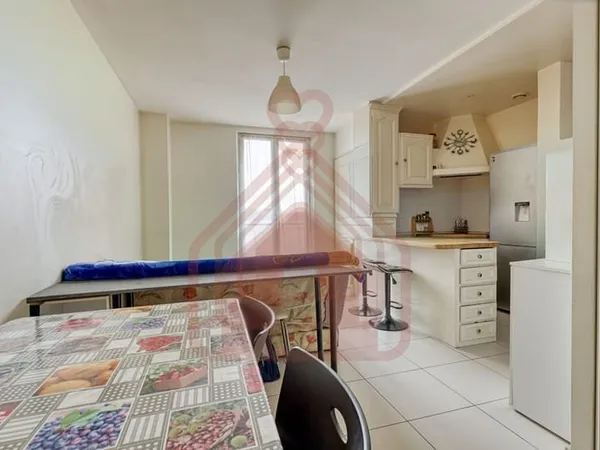 DUPLEX DERNIER ETAGE - APPARTEMENT 2 PIECES - RUE MIRABEAU- A 5