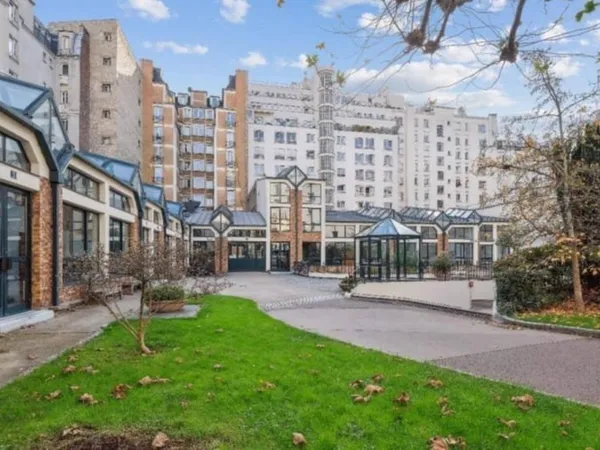 Bureaux 325 m²