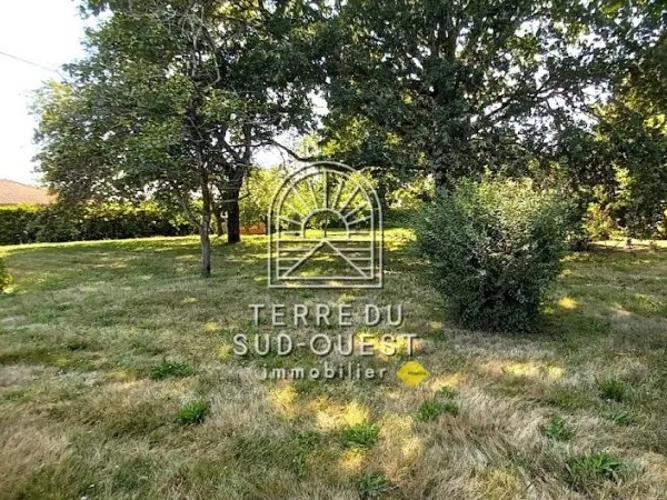 Terrain 735 m²