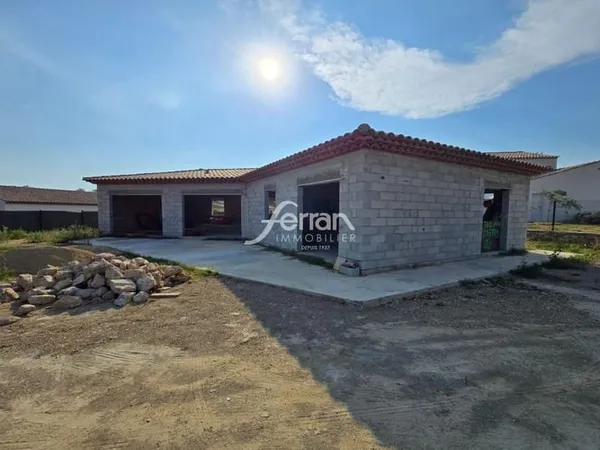 A vendre à Villecroze villa hors d'eau à terminer sur un terra