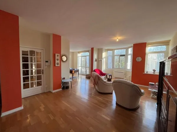 Appartement 5 pièces 150 m²