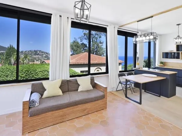 Appartement entièrement rénové avec vue mer