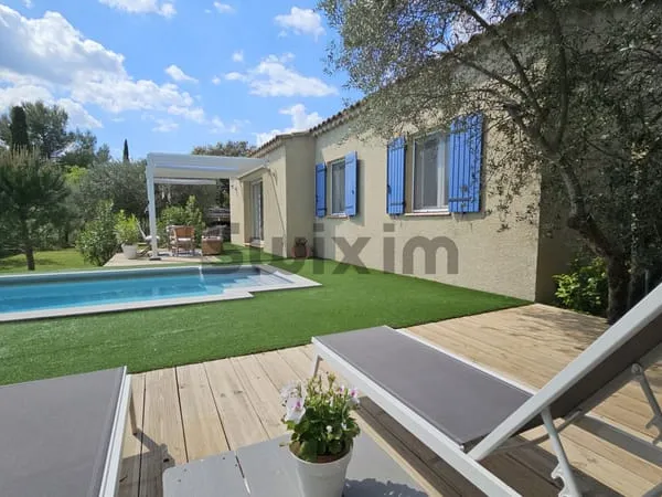 Charmante maison de plain-pied avec jardin méditerranéen et