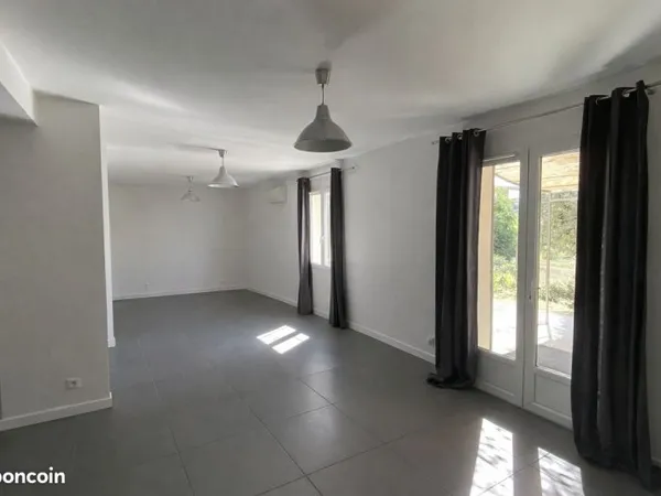 LOCAL PRO / BUREAUX 155 m² - VUE MONT VENTOUX - CALME
