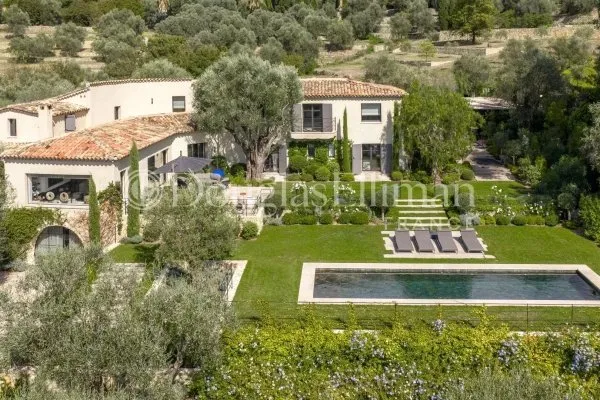 PROCHE VALBONNE - Villa d'exception avec vue mer et oliveraie