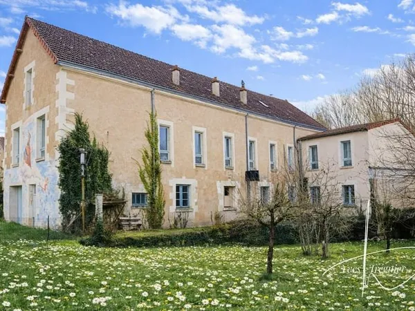 Un bien enchanteur dans un écrin de verdure.