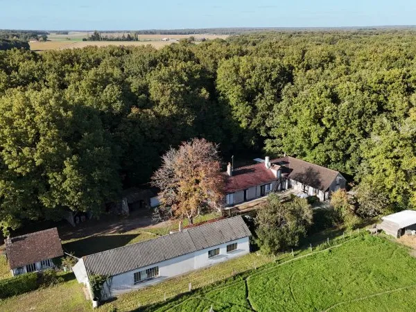 Longère avec dépendances sur 1,3 hectares Veuzain-sur-Loire