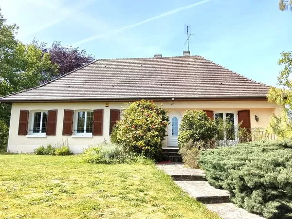 Belle Maison dans Charmant Village, Plein-Pied, 4 Chambres, Beau Jardin, Près de Mortemart - Haute-V