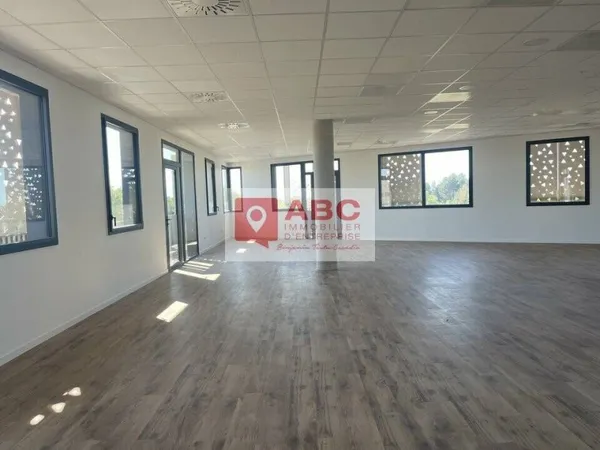 Bureau 1880 m²