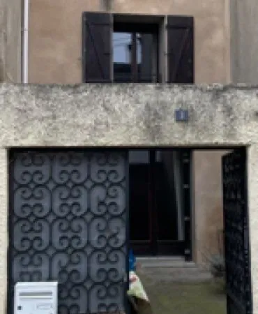 Maison de village avec cour