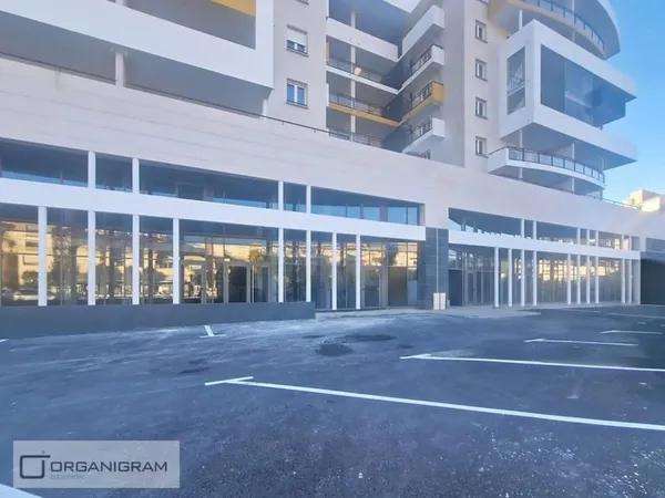 Local commercial 157 m²