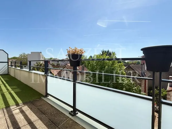 Bagneux - Appartement 3 pièces avec terrasse de 14m² - Plein coeur de la place Dampierre