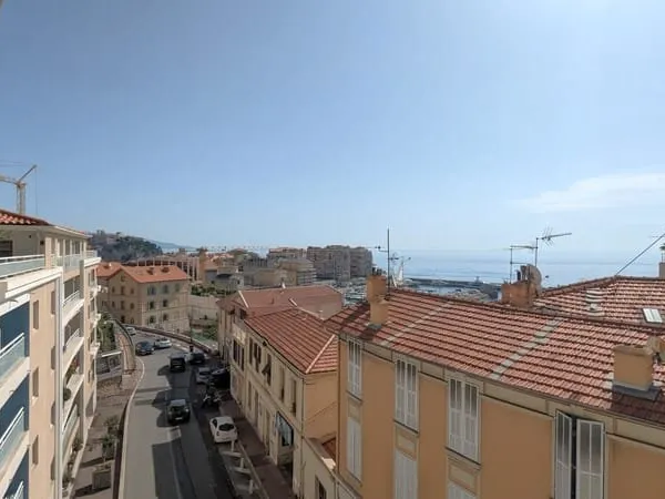 PENTHOUSE 3 PIECES DE 93 M2 TERRASSE DE 80 M2 PROCHE MONACO.