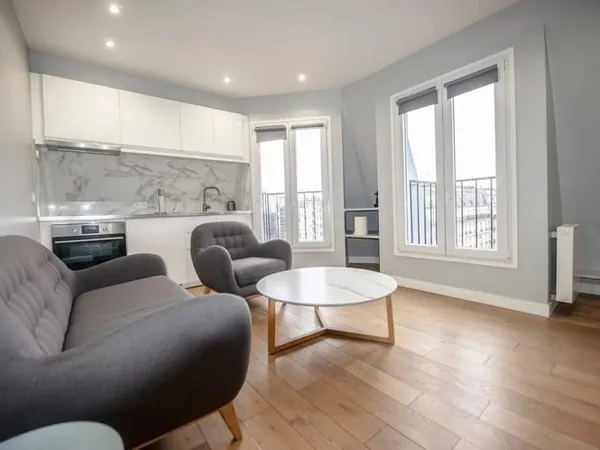 Appartement 2 pièces 75008 balcon