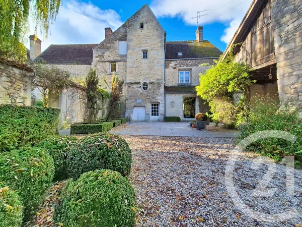 Maison 10 pièces 271 m²