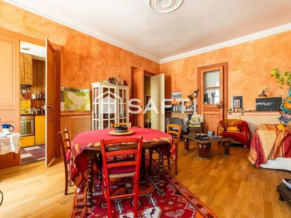 BORDEAUX SAINTE CROIX - APPARTEMENT 80M² - 2 CHAMBRES - PLACE DE PARKING + CELLIER