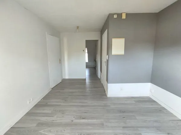 Appartement F3 2ème étage - 40 m2 avec garage. Chauffage ind