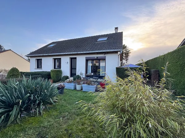 Pavillon de 110 m2 SH accès de plain pied avec sous-sol et jardin quartier d'Étion