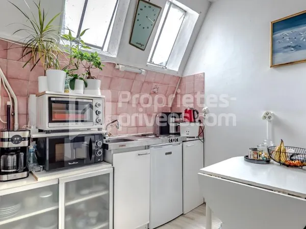 Studio 12 m² _ 7ème étage avec ascenseur _ Immeuble ancien avec gardien _ Paris
