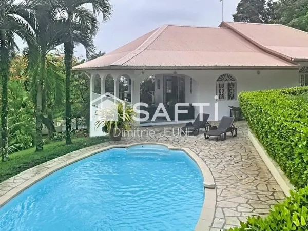 Villa T4 de standing avec piscine
