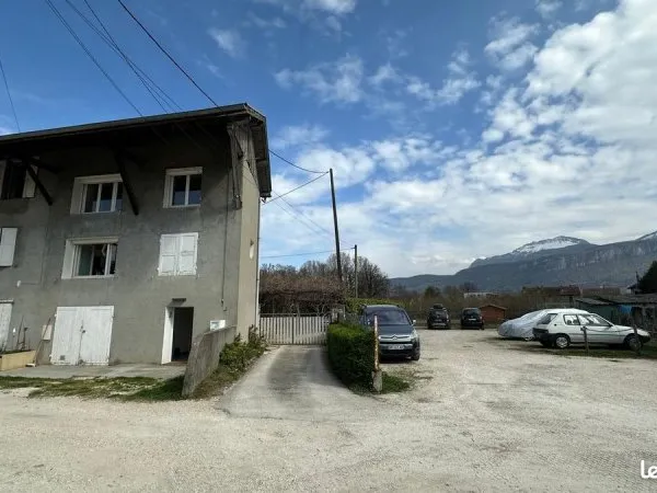Maison mitoyenne 49m2 garage et jardin 160m2