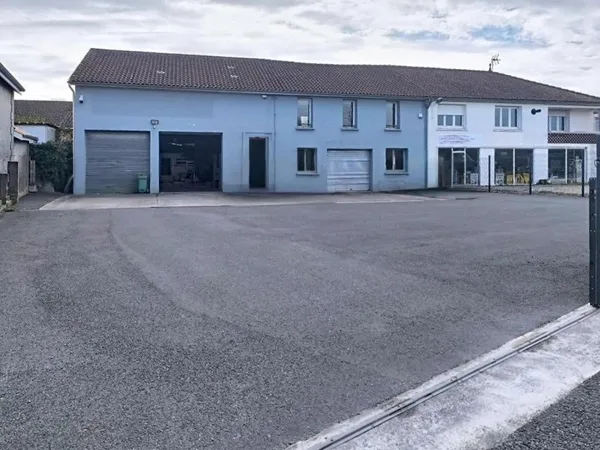 Garage automobile avec son appartement attenant