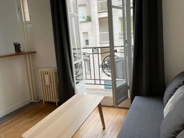 Studio meublé lumineux à louer - 75015