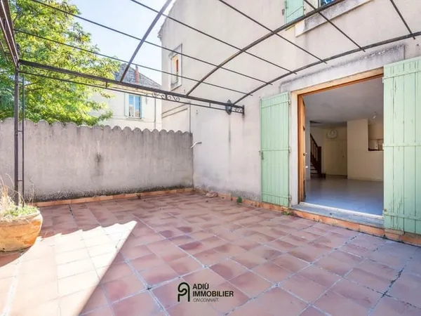 Maison de ville à deux pas de la Place aux Herbes, avec terrasse et grand garage
